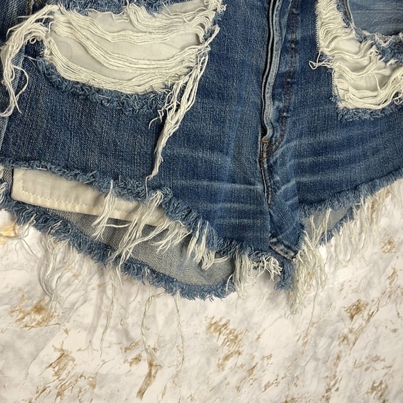 Levi’s 501 Button Up Vintage Distressed Cut Off Shorts l SIZE 33 - Picture 5 of 10